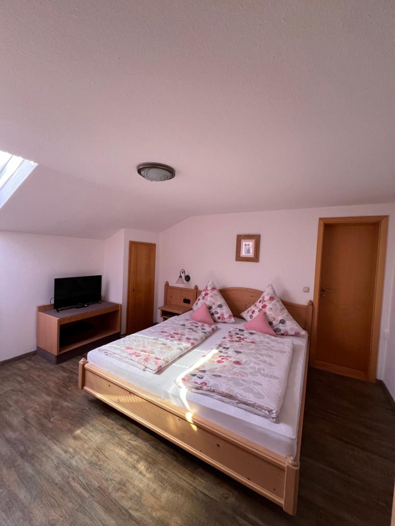 Gaestehaus-Pension Keiss Hopferau Bagian luar foto
